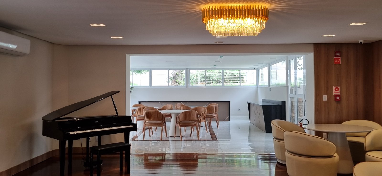 Ambiente social com piano